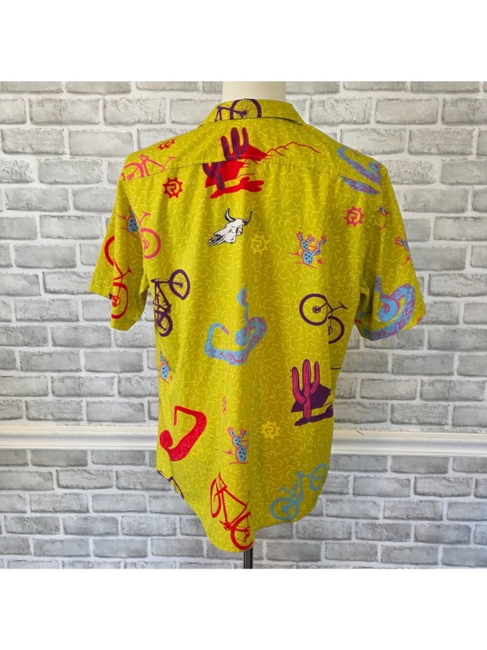 PSI Party Shirt International L Red Rock Desert Vaporwave Biker Party Shirt - Picture 4 of 9